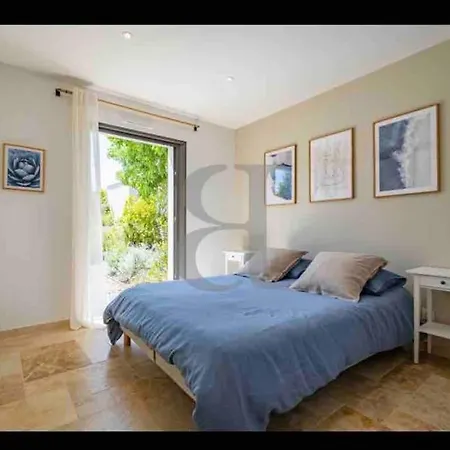 Au Pied Des Alpilles 3 * Saint-Remy-de-Provence