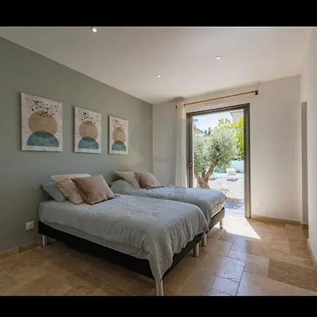 Au Pied Des Alpilles 3 * Saint-Remy-de-Provence