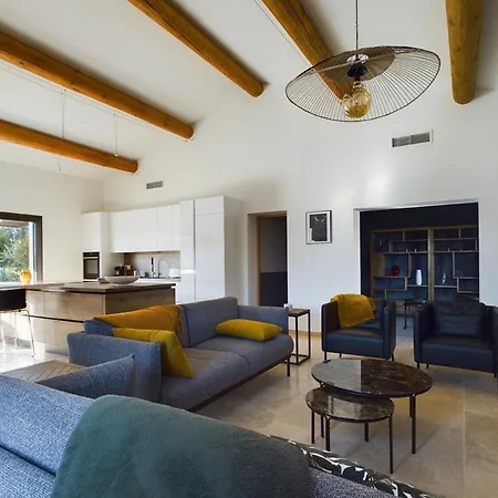 Au Pied Des Alpilles 3 Villa *